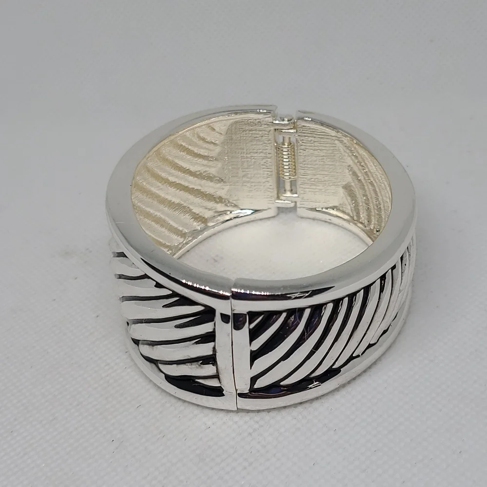 Premier Design Hinged Bracelet 7” Chunky Statement Bangle Silver Tone - Picture 3 of 9